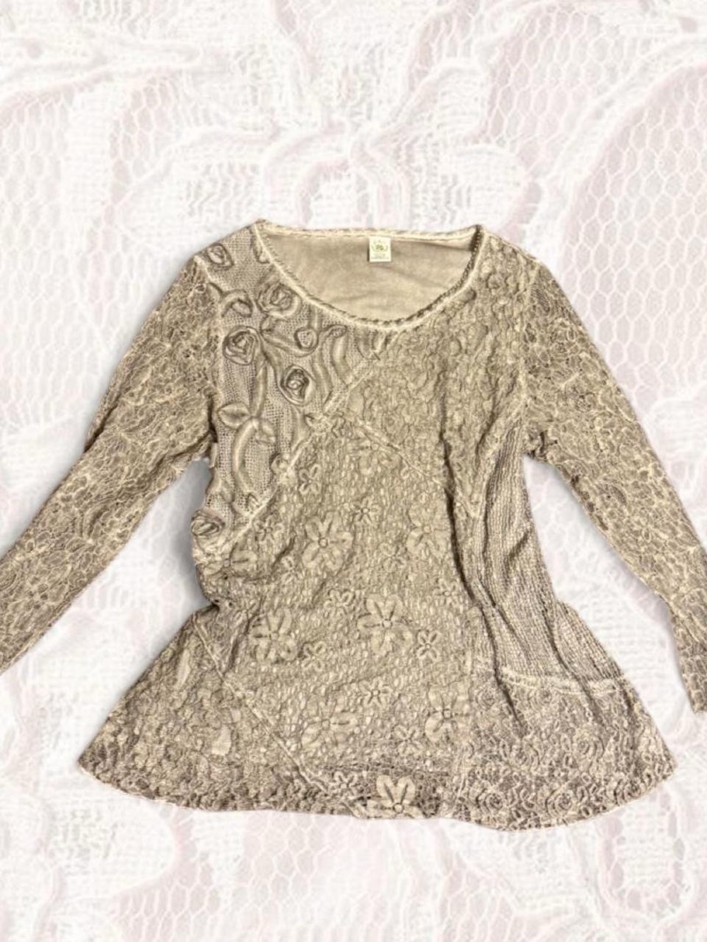 Women's Lace Overlay Long Sleeve Top in Grey